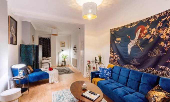 Grangetown House | The Gatsby - Beautiful Spacious Central House