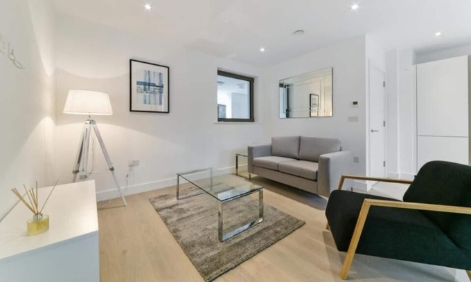 Tower Hill Apartment | The Gatsby Shoreditch Apartment