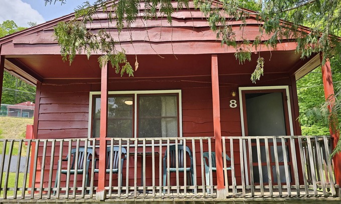 Lake George Cabin | The Gold Eagle Cottage 8
