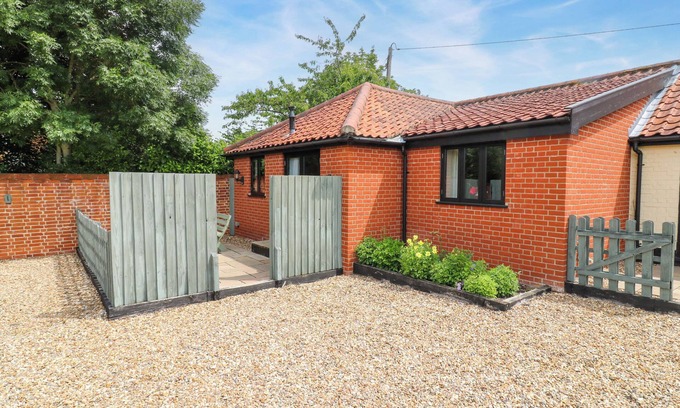 Harleston Cottage | THE GOLDEN CROSS, pet friendly, with a garden in Harleston