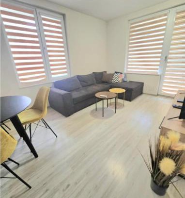 rayon Triaditsa Apartment | The Golden Mail View