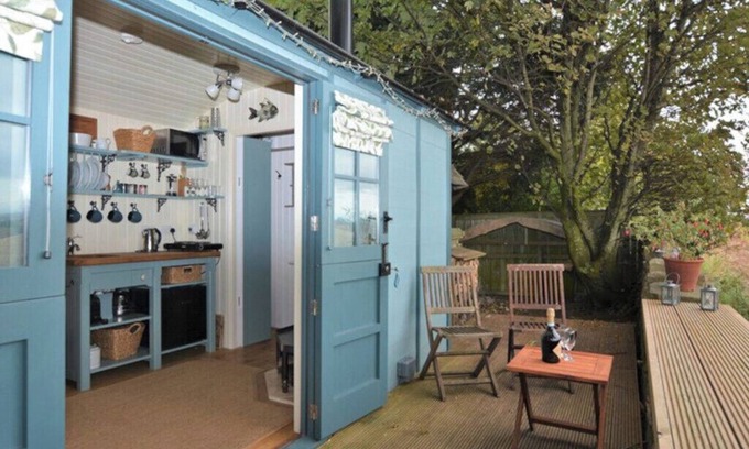 Berwick-upon-Tweed Cabin | The Good Shepherd's Hut; Comfort and peace with panoramic views of the coast.