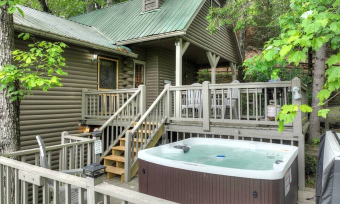 Blue Ridge Cabin | The Gracely Anne | Mtn Views | Fire Pit