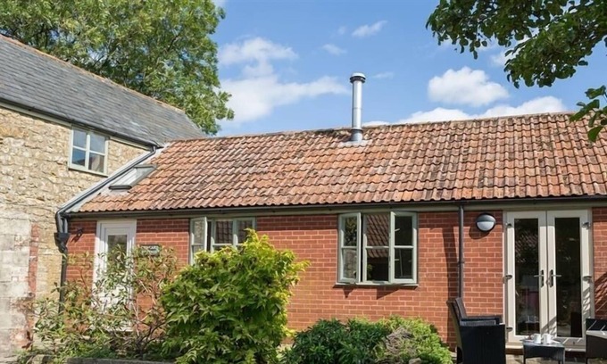 Beaminster Cottage | THE GRANARY, pet friendly, country holiday cottage in Beaminster