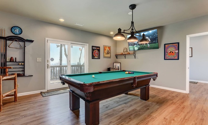 Big Canoe House | The Grateful Den - Cozy retreat in Big Canoe!