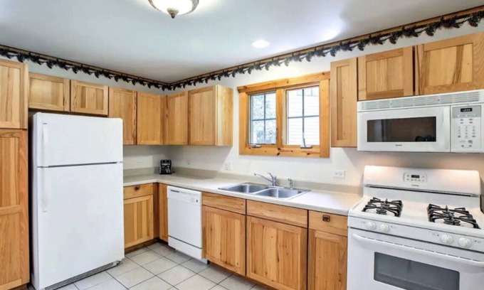 Oglesby House | The Great Escape - North Utica