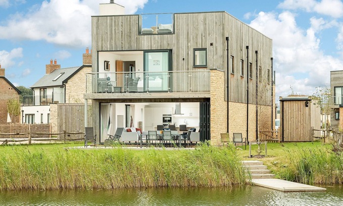 Holworth House | The Great Escape (WI02), beautiful lakeside property with lake access