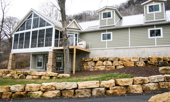 Alma House | The Great River Retreat on Mississippi backwaters: views, modern & peaceful!