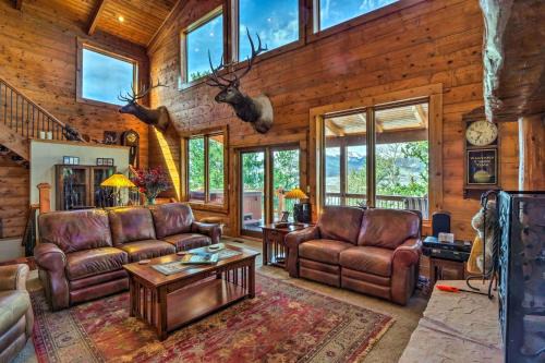 Michigan Hill House | The Greisen Highlands Lodge Home with Amazing Views & Hot Tub
