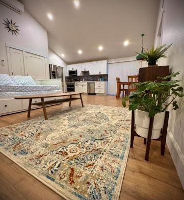 Oak Hills House | The Grove - A Family Friendly Modern Studio in Portland-Beaverton-Hillsboro