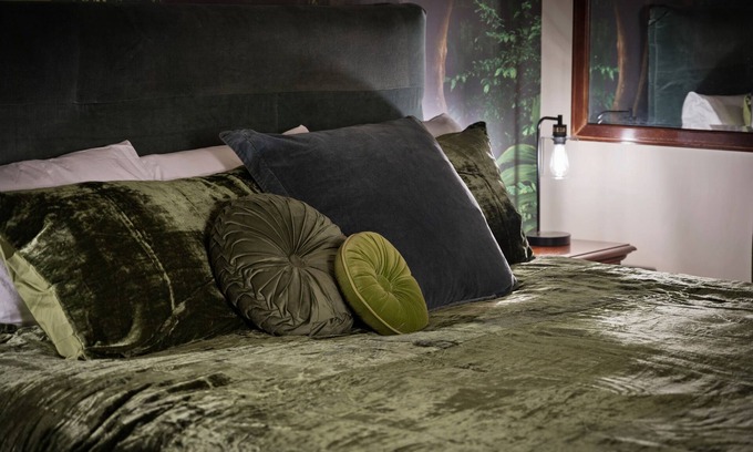 Orchard District Apartment | The Grove at Midtown Manor - King Beds & Hot Tub!