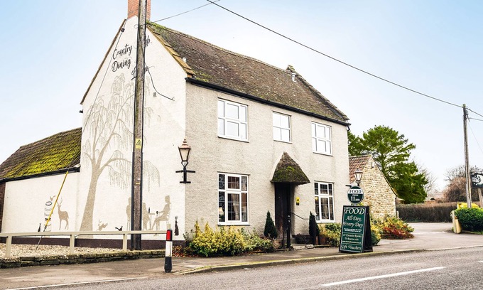 Mudford Hotel | The Half Moon Inn and Country Lodge