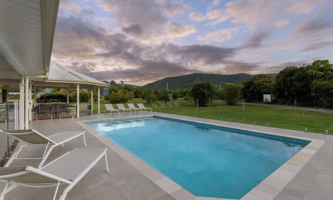 Craiglie House | 'The Hampton Lodge' with private heated pool on 25 acres