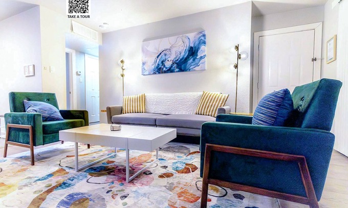 Sweetbriar Apartment | "The Haven" - Modern Cozy 2BR/1Bn2BR - 1 King Bed, 2 Double Bed