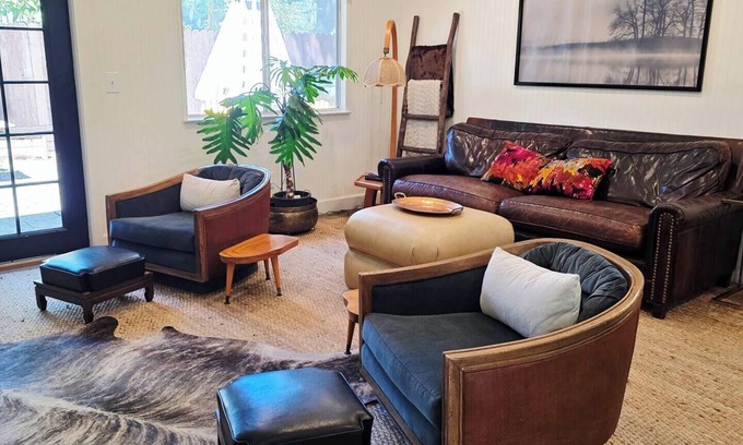 Murphys House | The Haven ★ Steps From Main Street ★ Downtown