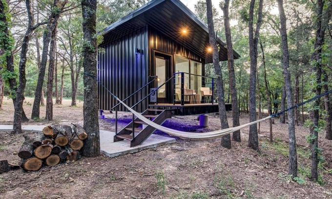 Alvord Cabin | The Hawk’s Nest |Peaceful Tiny Cabin w/Pickleball