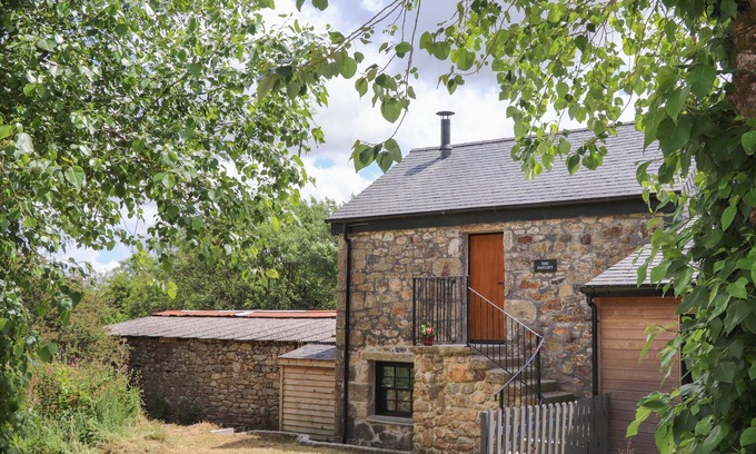 Mabe Cottage | THE HAYLOFT, luxury holiday cottage, with open fire in Helston