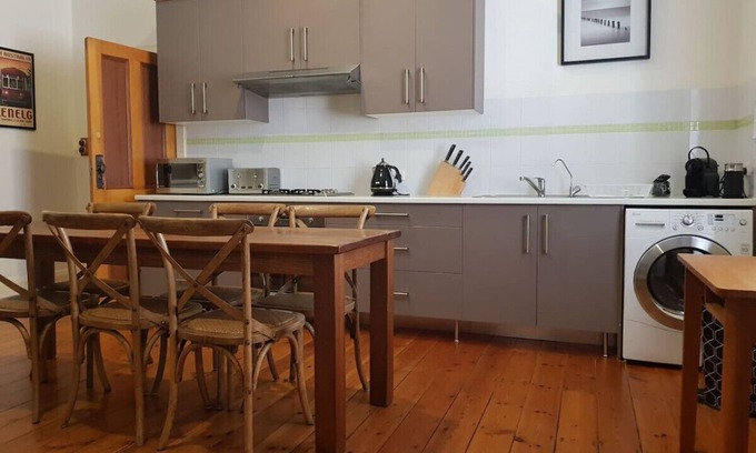 Glenelg Cottage | The Heritage - located in in the center of Glenelg