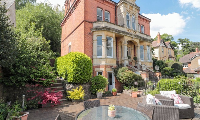 Malvern Cottage | THE HIDEAWAY, romantic, with a garden in Malvern