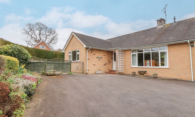 Church Stretton House | THE HIGHLANDS, family friendly, with a garden in Church Stretton