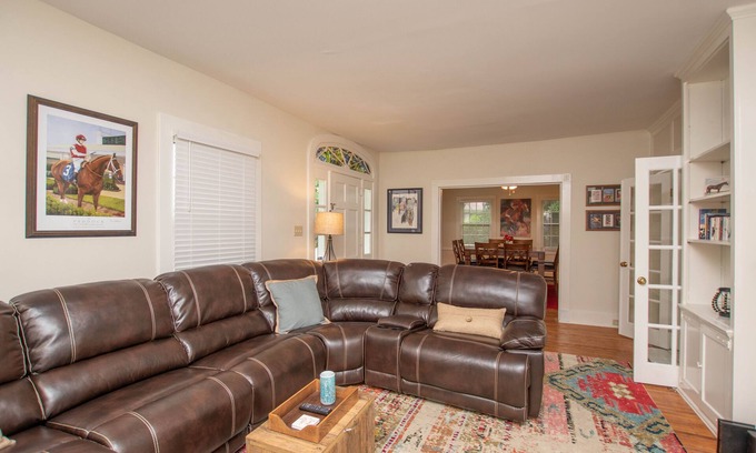 Crescent Hill House | ❤ The Hillcrest House w/Private Cottage-Near Frankfort Ave, Downtown, Expo!