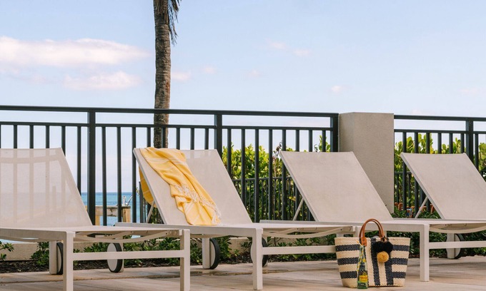 Hillsboro Beach Apartment | The Hillsboro powered by Sonder | King Suite+ w/Balcony Garden View