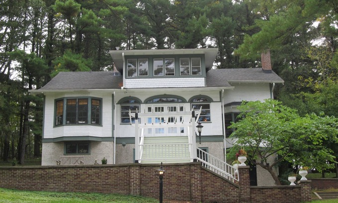 Lake Delton House | The Hillside B&B, Historic Home, Breakfast, Lake View