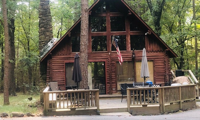 Drasco Cabin | "The Honeymooner" - a rustic, quaint little cabin. OPEN LABOR DAY WEEKEND