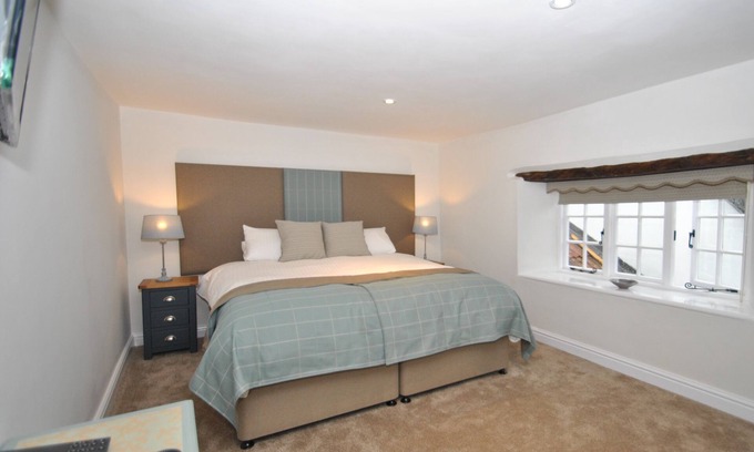 Kilve Hotel | The Hood Arms