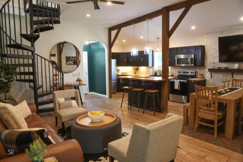 Preston House | The Horse Carriage 2 Miles From Foxwoods Casino