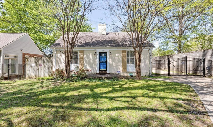 Memphis House | The Hot Tub House @ Hein Park