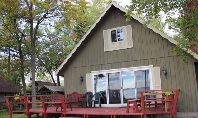 Houghton Lake Cottage | The Houghton Lake Haven - LAKEFRONT WITH TOYS!