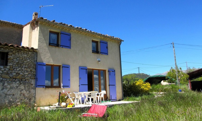 La Palud-sur-Verdon House | The house of Chateau Ricard and its pastoral view