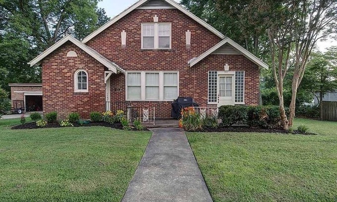 Martin House | The House on Main