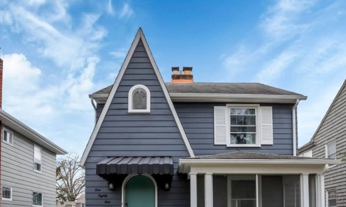 Westgate House | The Huron Charmer-4 BD and Yard