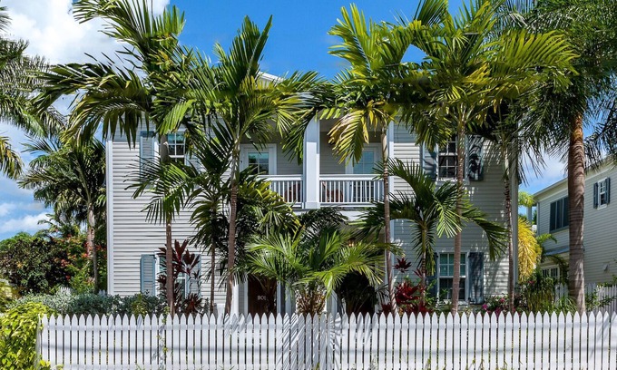 Old Town House | *THE IBIS & THE CRANE @ OLD TOWN* Compound Near Duval + LAST KEY SERVICES.