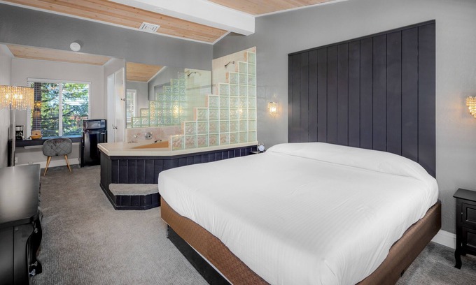 Tahoe City Hotel | The Inn at Boatworks