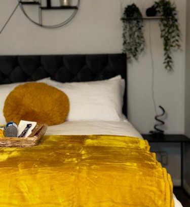 Luton Apartment | The Ivy Cinema Suite