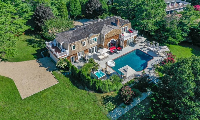 Shinnecock Hills House | The J Luxury Villa : Poolside Retreat w. Sauna