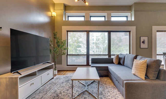 Civil Rights Historic District Apartment | The Jazz Boho Retreat | Covered Parking | Gym | DT