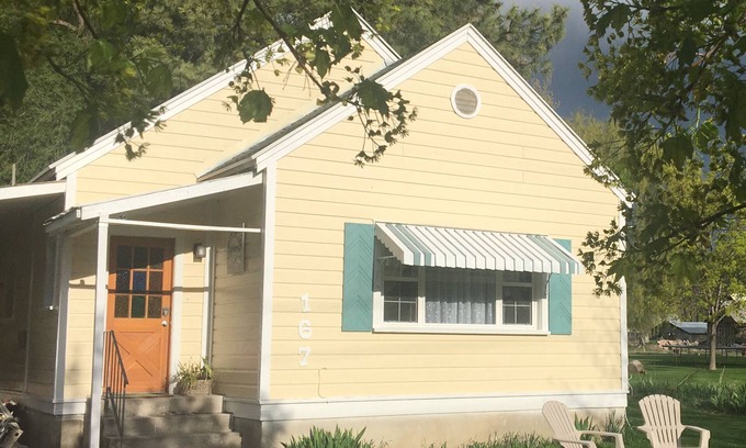 Mendon House | The Julia Vintage Cottage at Victorian Woods