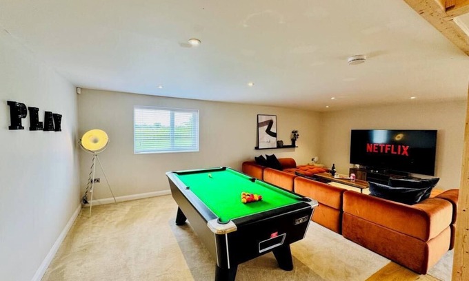 Hawkesbury Villa | The Kennels - LUXE Collection by Maison Pro