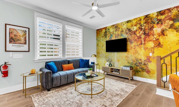 Historic Downtown Savannah House | The Kenneth Manor: Back Unit