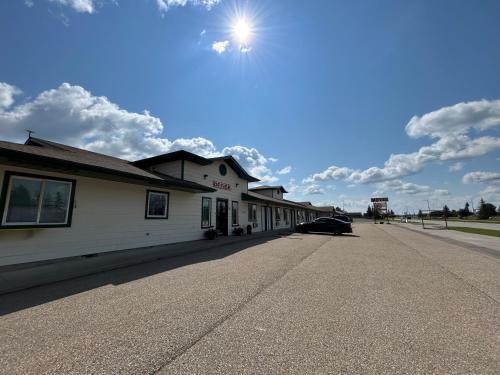 Sundre Hotel | The King's Motel