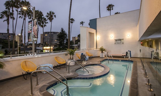 Venice Hotel | The Kinney Venice Beach, Quad (Courtyard) View King Suite!