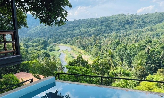 Lan Saka Hotel | THE KIRIWONG VALLEY VILLAS & RESTAURANT