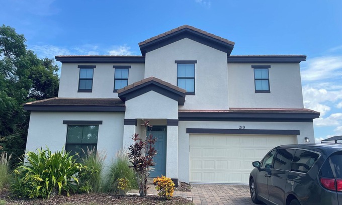 Haines City House | The laid-back 4-bedroom Villa features a private swimming pool in Haines City.