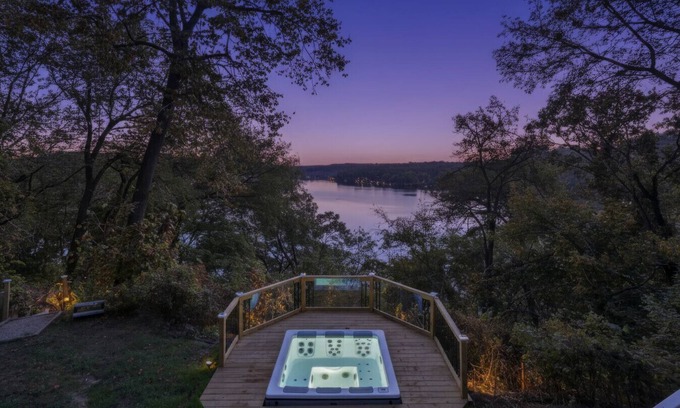 Hudson House | The Lake House | Faith-Focused Retreat + Sauna