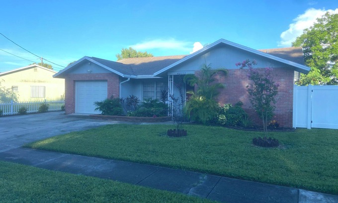 Pinellas Park House | The Lakehouse at Pinellas Park