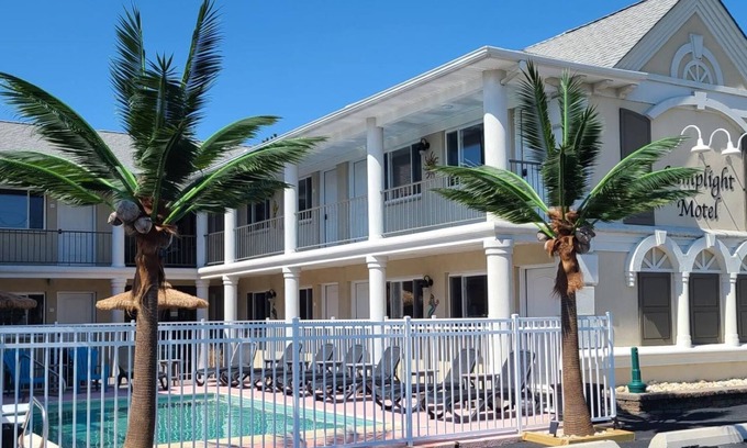 Lavallette Hotel | The Lamplight Inn